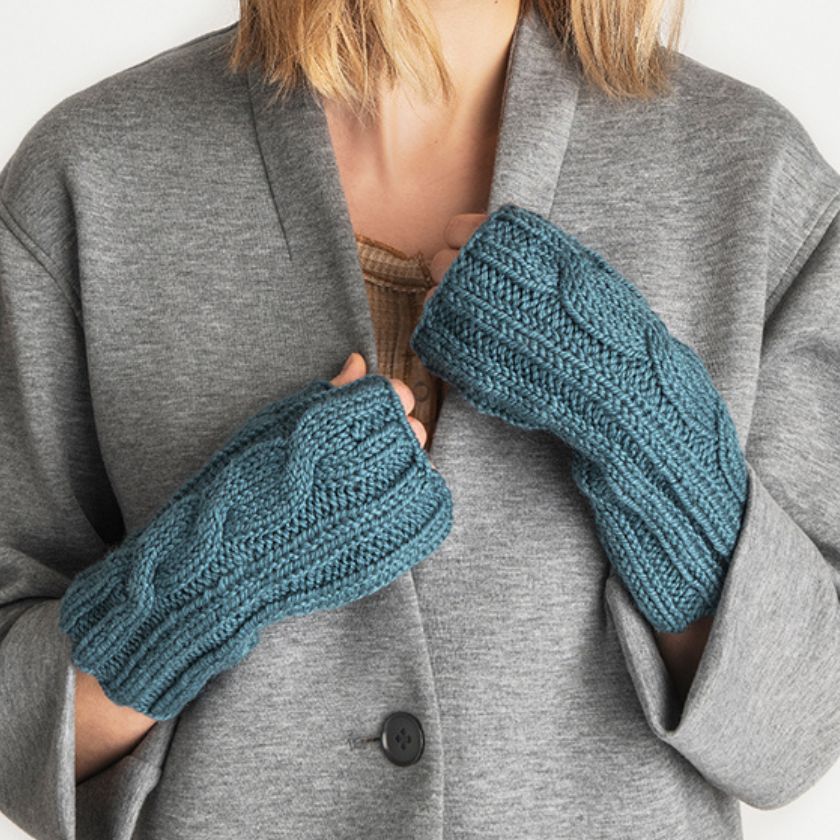 Extra Cabled Mitts